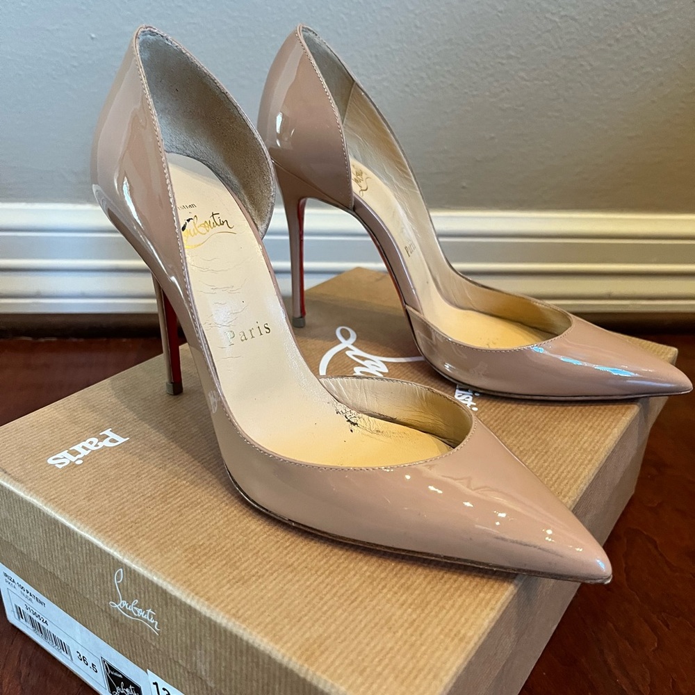 Christian Louboutin Nude pumps